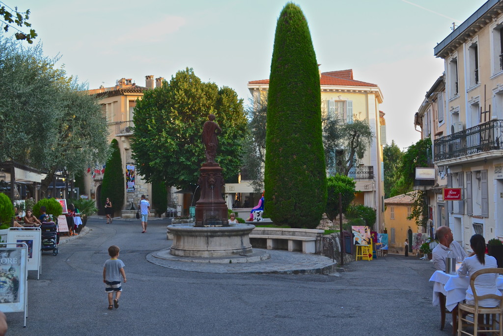 Mougins Momsabouttown